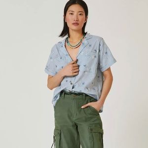 Maeve Embroidered Surf Buttondown - size Medium